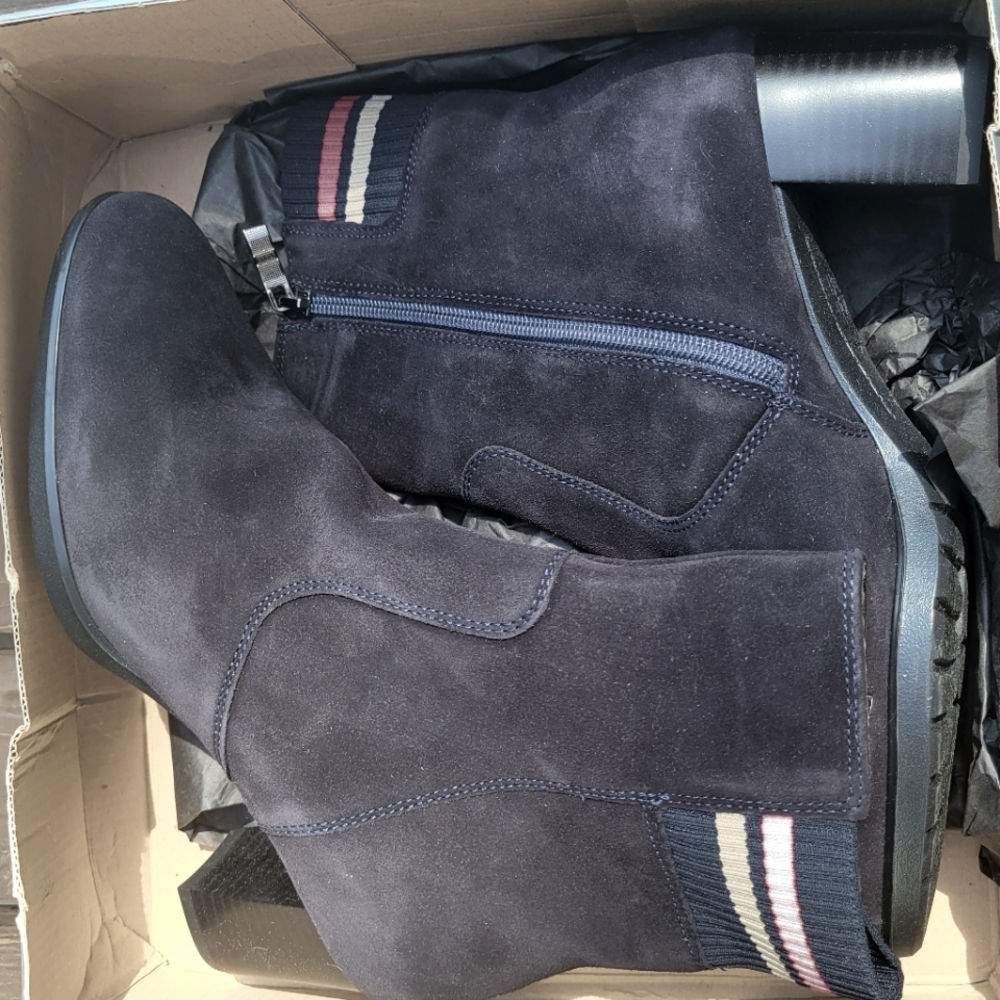 Ara Olesia navy-black booties size 8